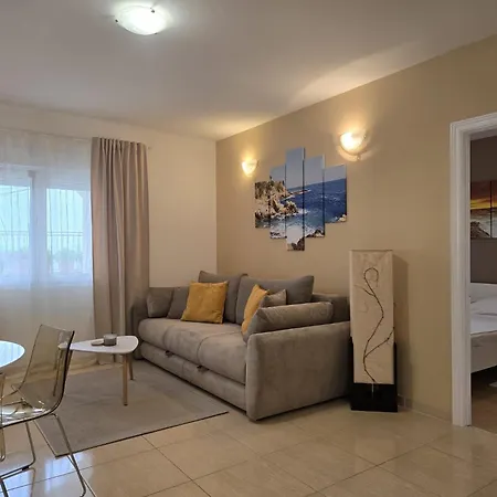 Pavlinovic Apartment Makarska