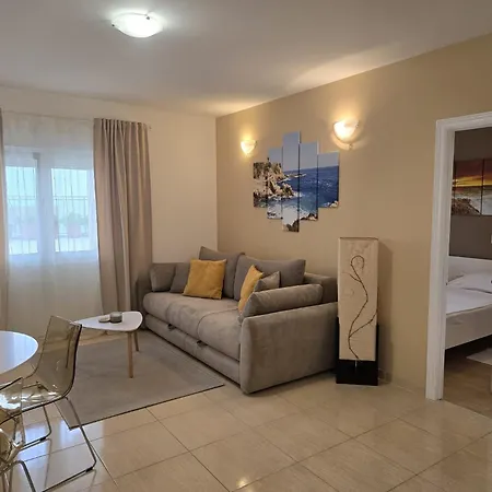 Pavlinovic * Makarska