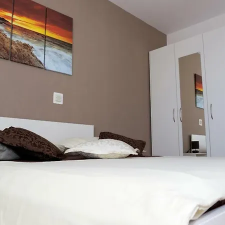Pavlinovic Apartamento Makarska